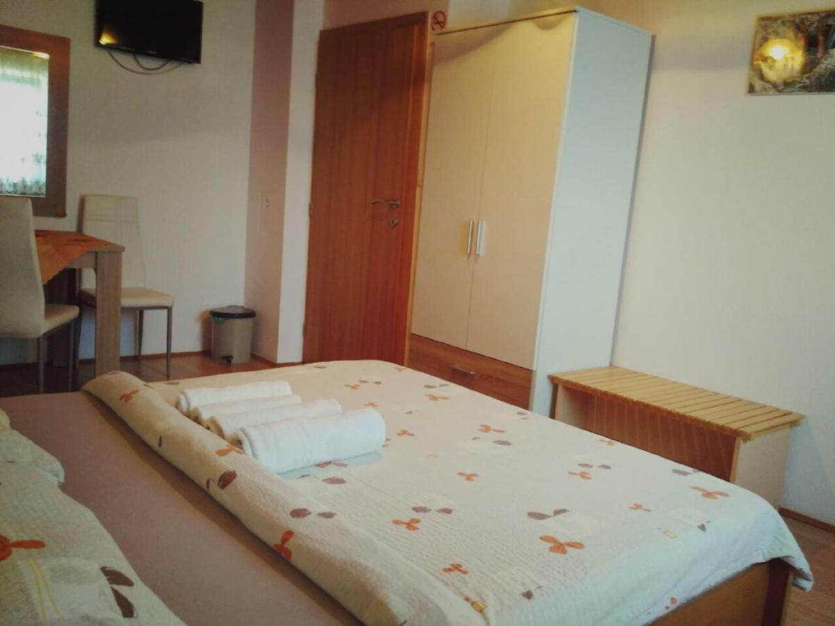 Guest House First Stop Rakovica Exterior photo